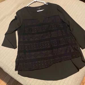 Black Zac  & Rachel  top size L